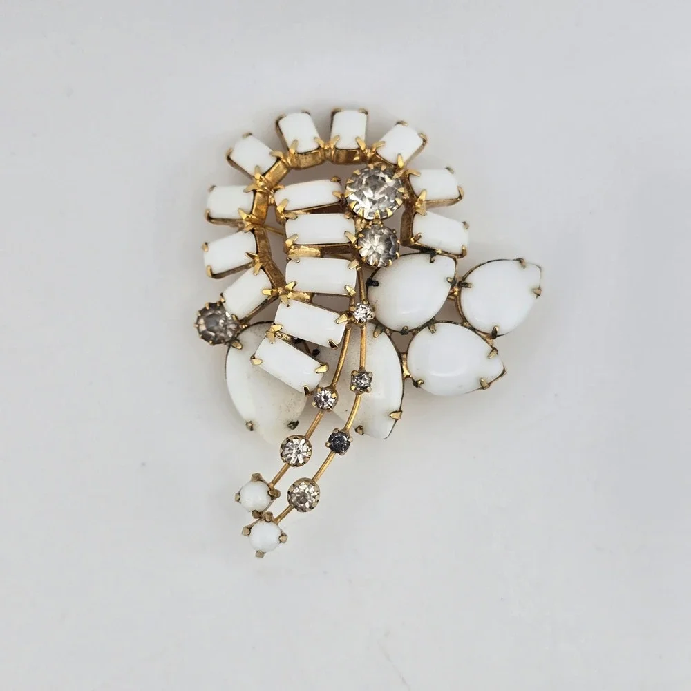 Vintage Juliana Style Milk Glass Rhinestone Brooch Pin Gold Tone Unsigned